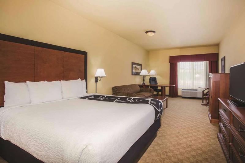 La Quinta By Wyndham Rifle Hotel Exterior photo