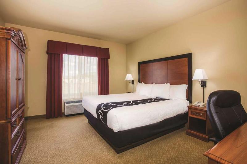La Quinta By Wyndham Rifle Hotel Exterior photo