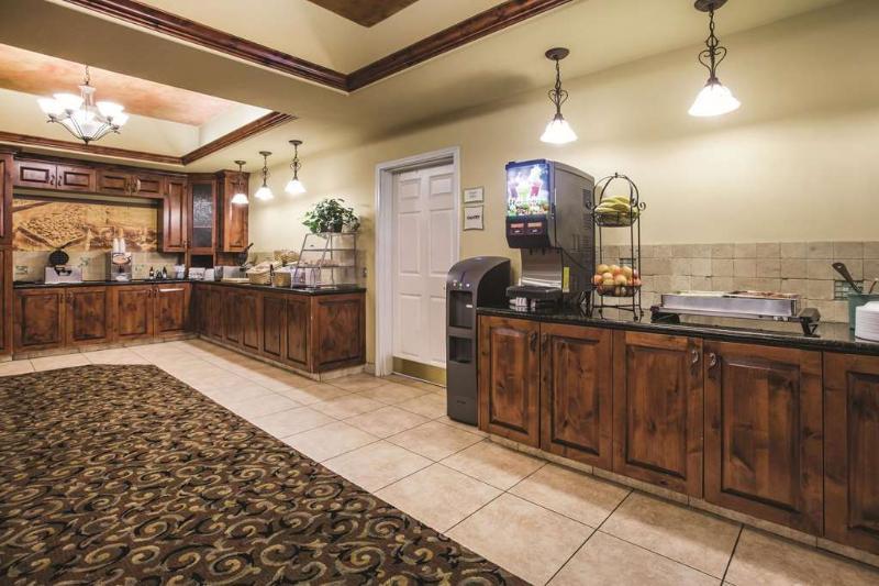 La Quinta By Wyndham Rifle Hotel Exterior photo